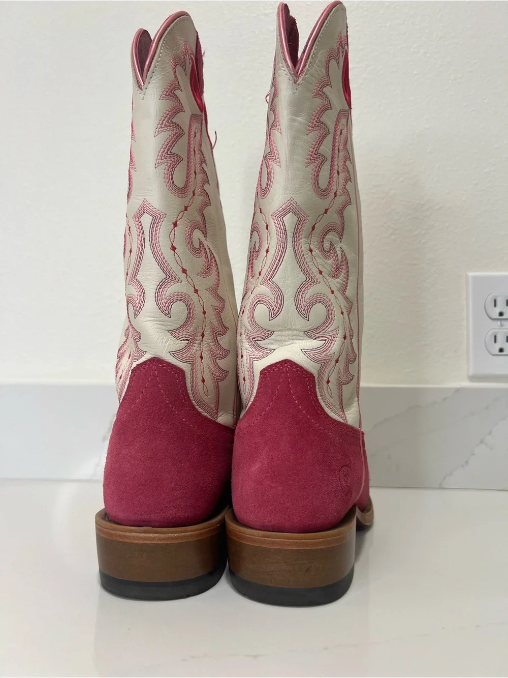 Ariat Women's Pink and Cream Western Cowgirl Boots size 7.5 - Picture 2 of 8